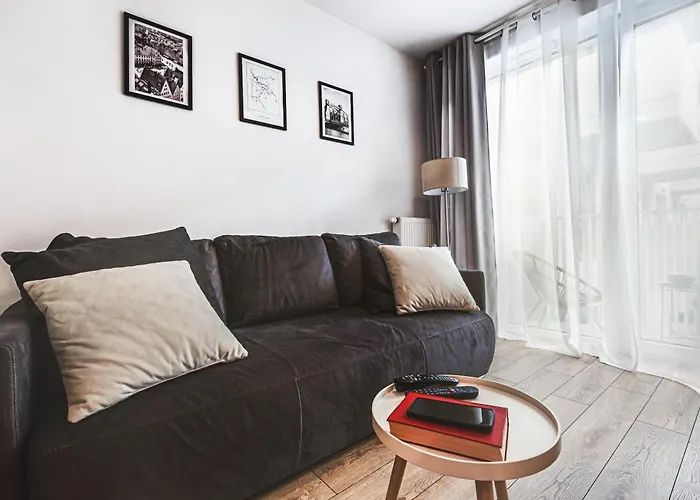 Komfortowy Z Balkonem I Parkingiem