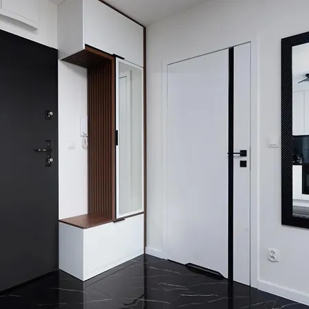 Komfortowy Z Balkonem I Parkingiem Apartament