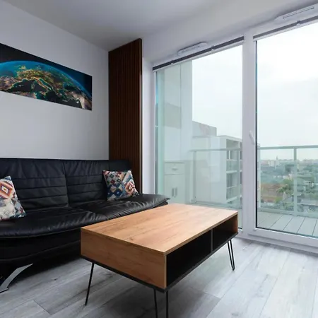 Komfortowy Z Balkonem I Parkingiem Apartament
