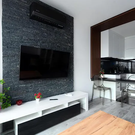 Komfortowy Z Balkonem I Parkingiem Apartman
