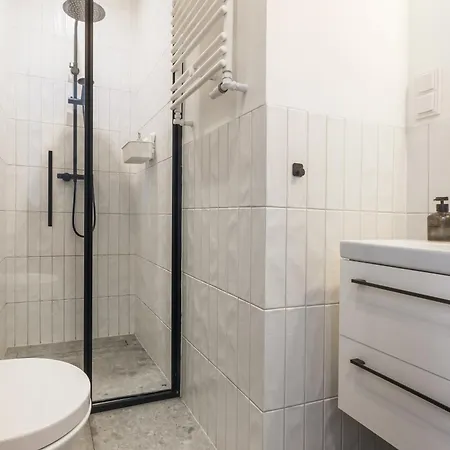 Komfortowy Z Balkonem I Parkingiem