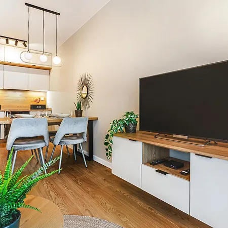 アパート Komfortowy Z Balkonem I Parkingiem