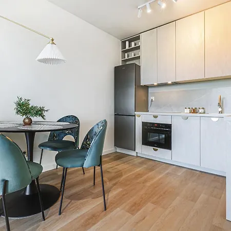 Komfortowy Z Balkonem I Parkingiem Apartament *