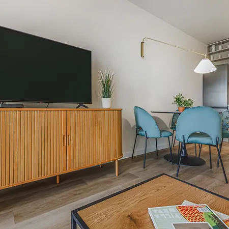 アパート Komfortowy Z Balkonem I Parkingiem ヴロツワフ